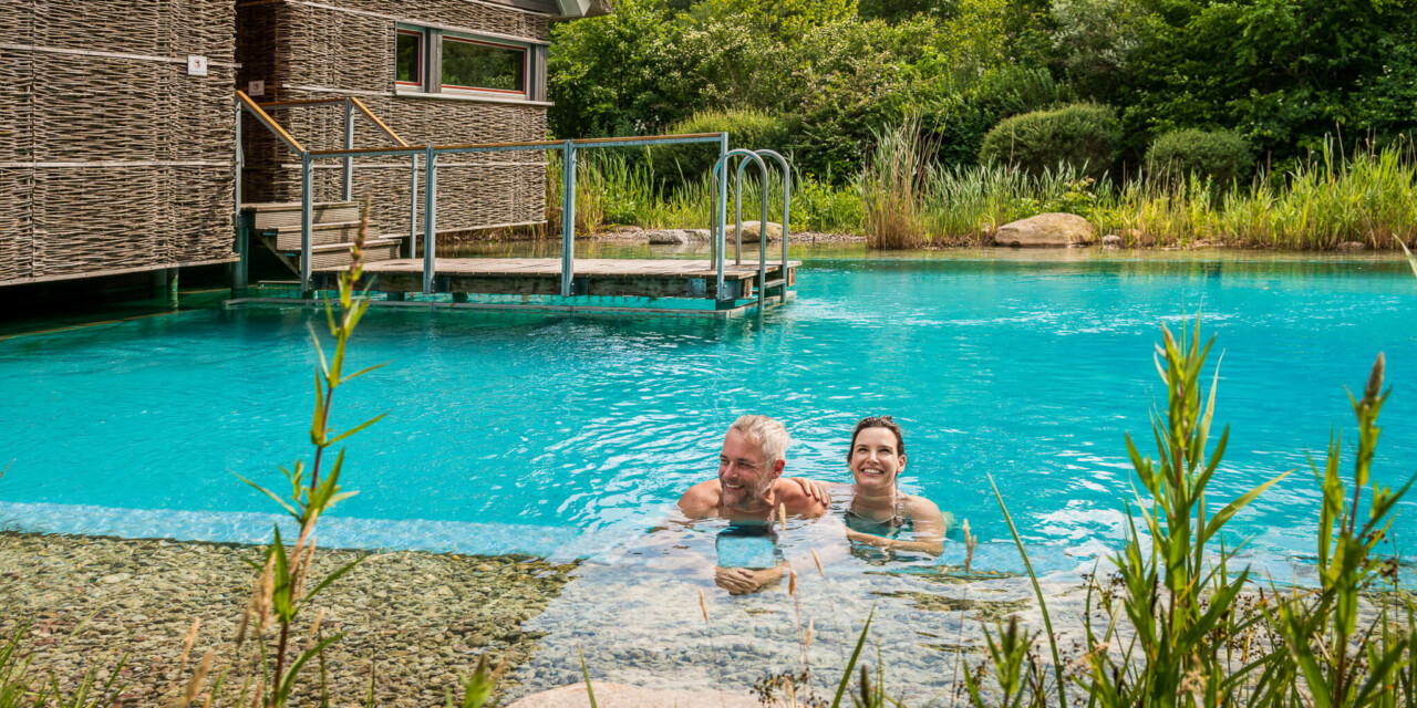 Ein Paar im Spa