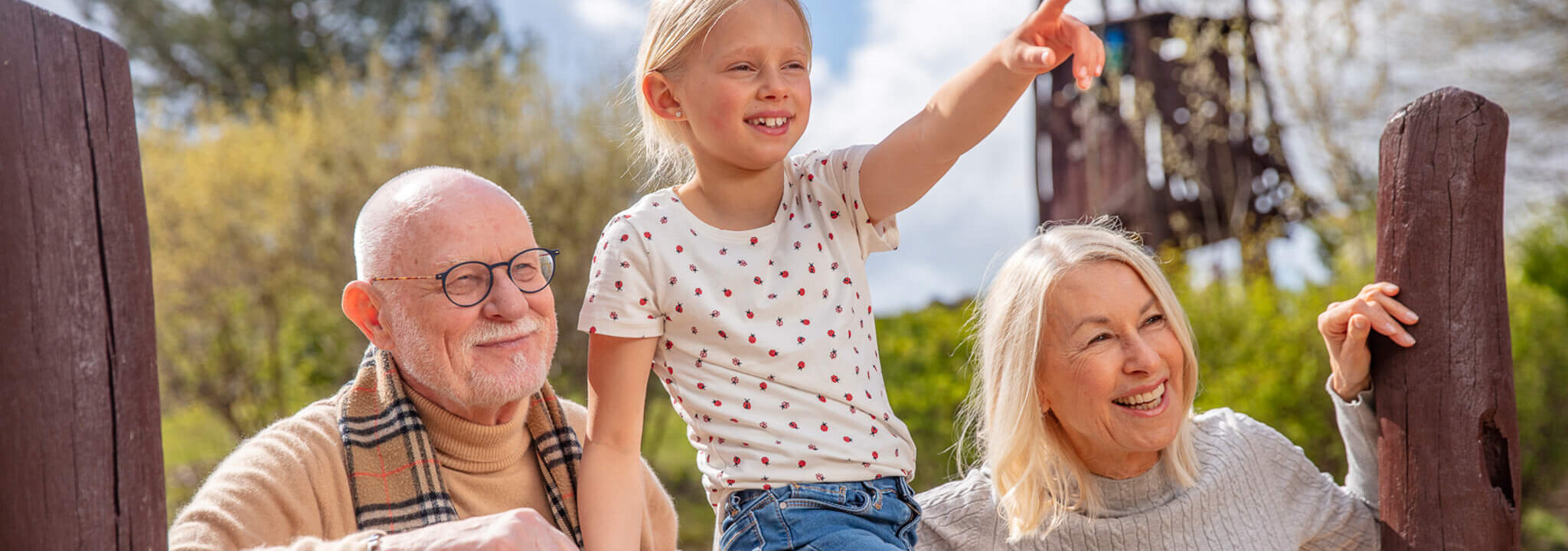 Oma und Opa und Enkelin Urlaub