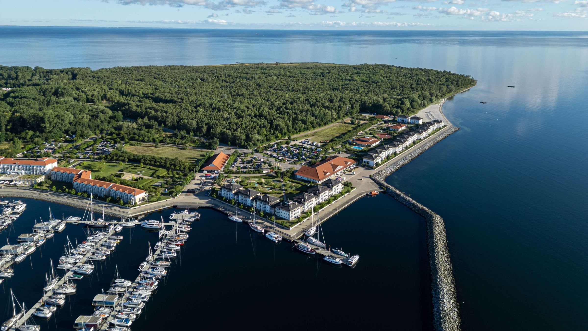 Luftaufnahme auf Hotelanlage