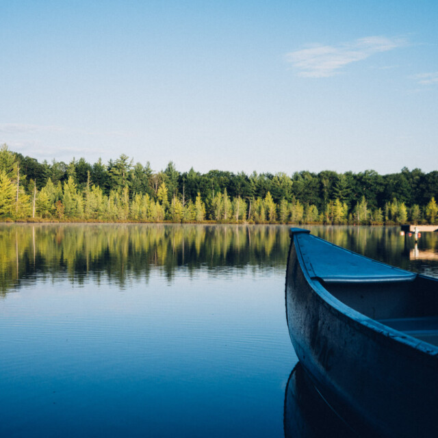 Ein Boot auf einem See